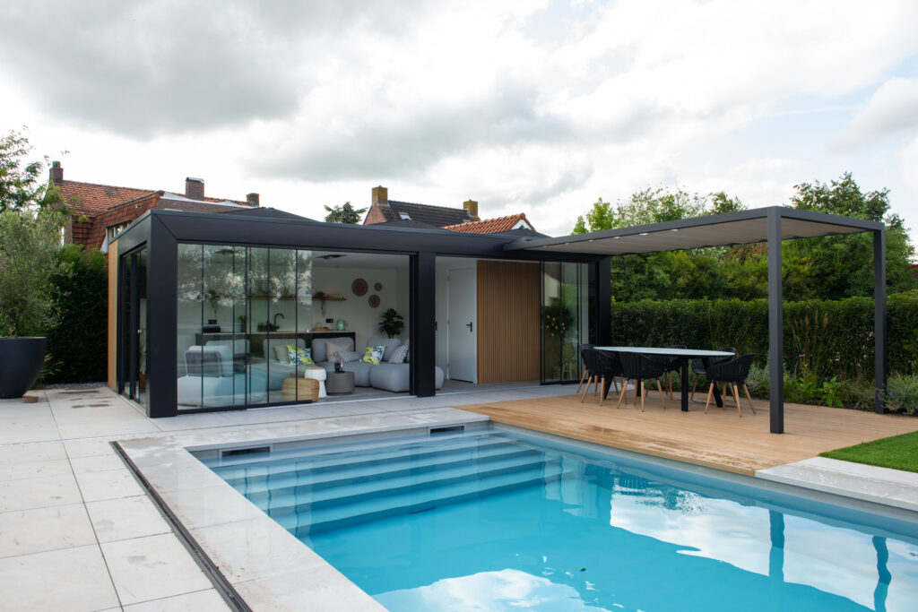 Luxe Poolhouse met overkapping