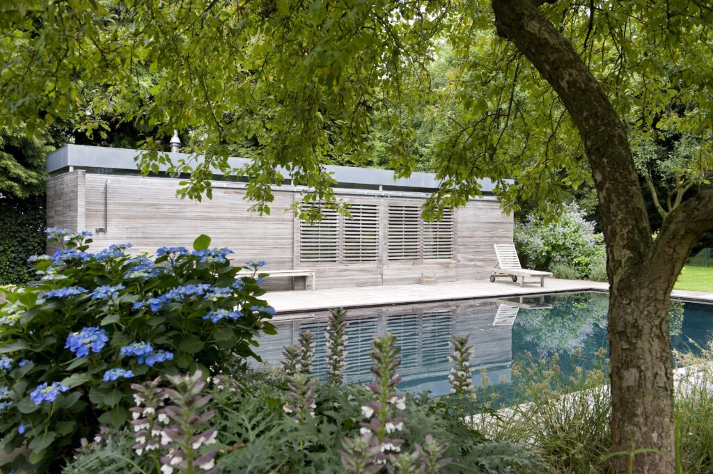 Royaal poolhouse met schuifdeuren